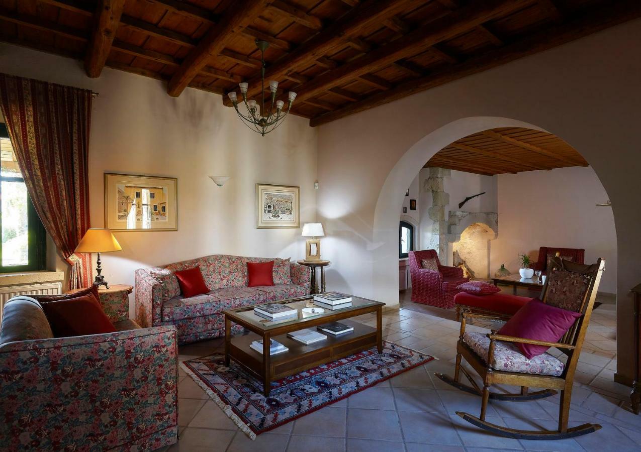 Castello Villa Daphnes - Private Pool & Whirlpool Dhafnes Екстер'єр фото